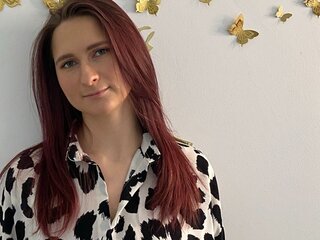 Amateur LouraHenigan